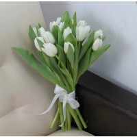 Букет 15 белых тюльпанов