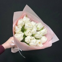 Букет 15 белых пионовидных тюльпанов